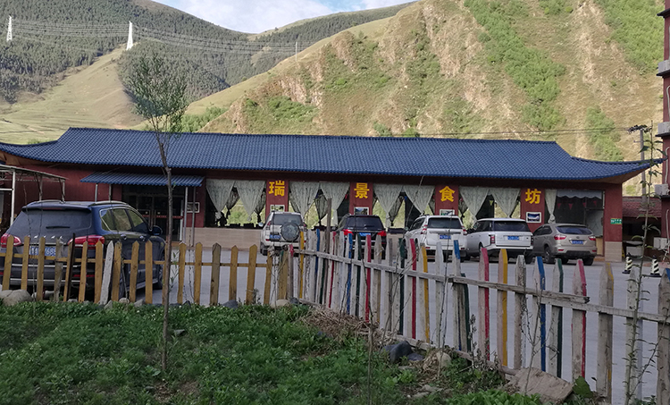 瑞景食坊合成樹(shù)脂瓦屋面工程完工